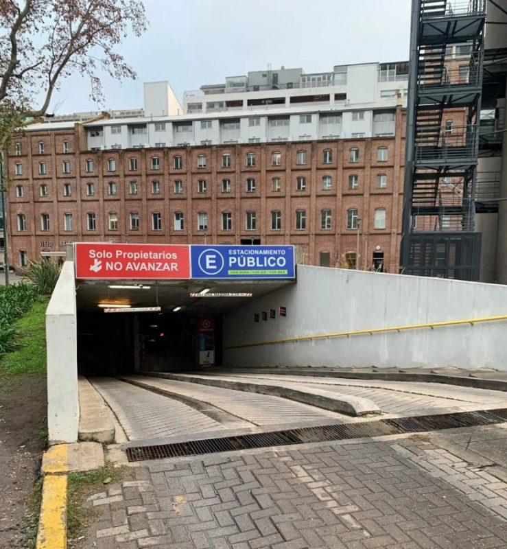 Av. Cándido Carballo